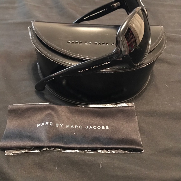 Polarized Marc Jacobs Sunglasses - Picture 2 of 5